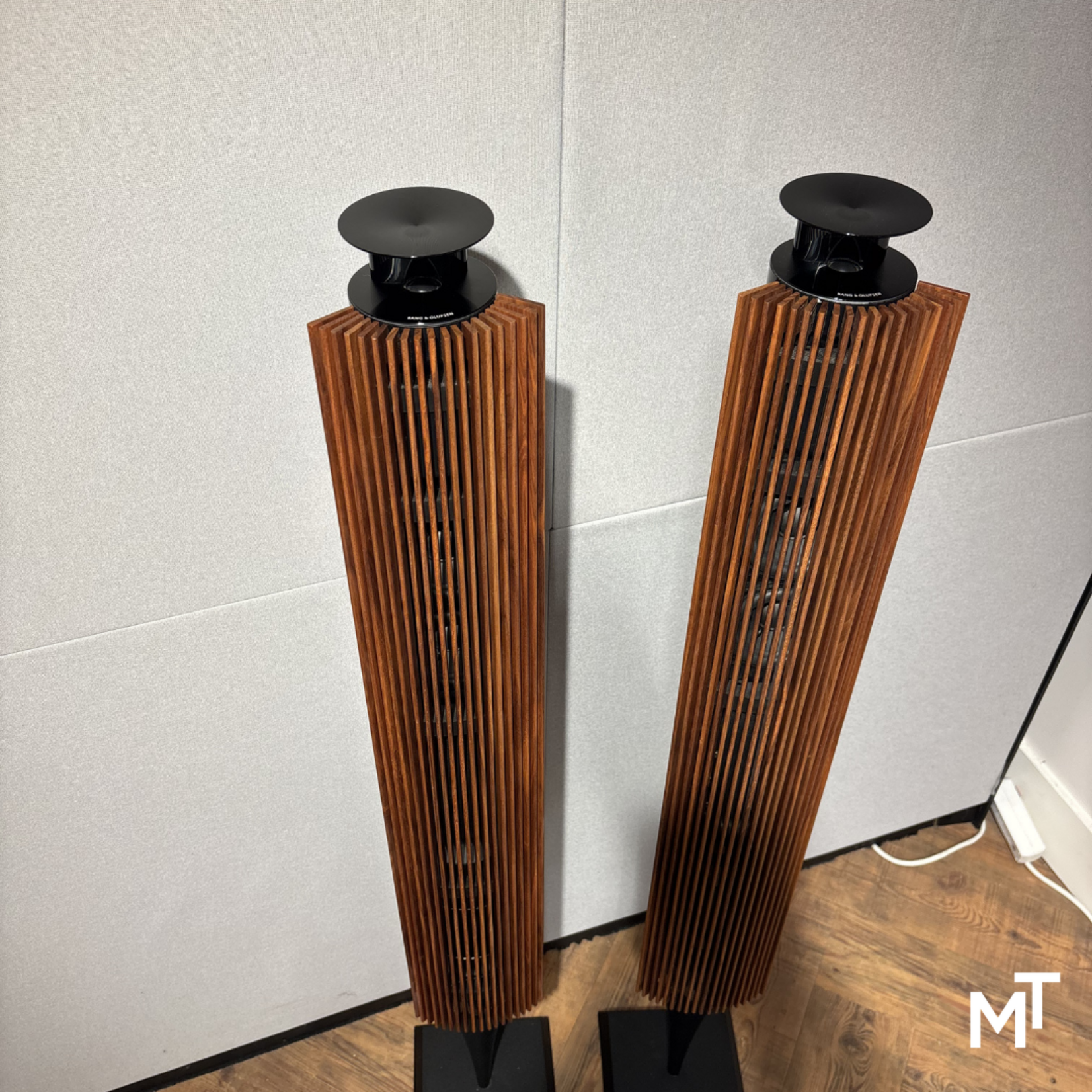 Bang & Olufsen Beolab 18 Piano Black / Walnoot