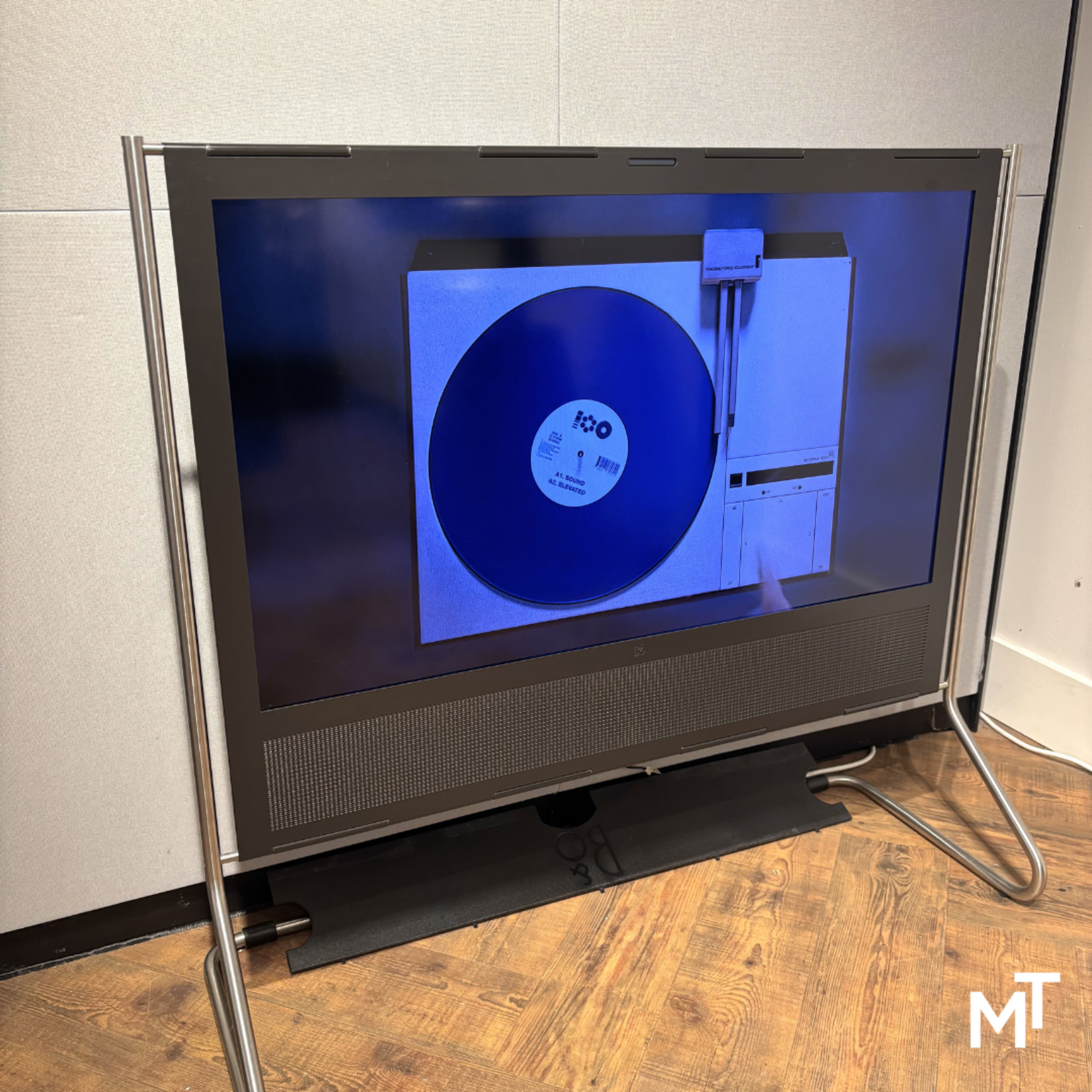 Bang & Olufsen Beoplay V1 40" Black Antharacite incl. Floorstand