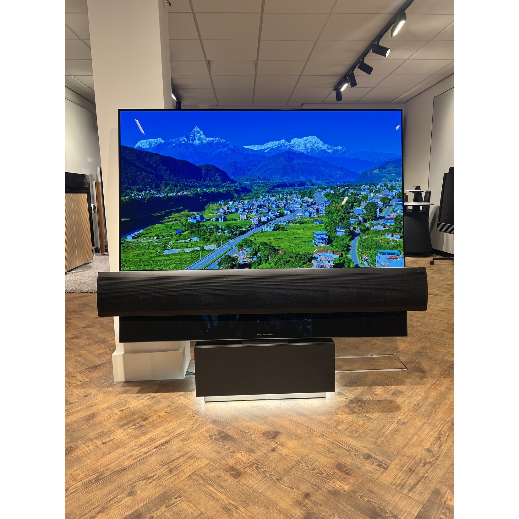 Bang & Olufsen Bang & Olufsen Beovision Eclipse 55 – Aluminium front - Brons, zwart of zilver