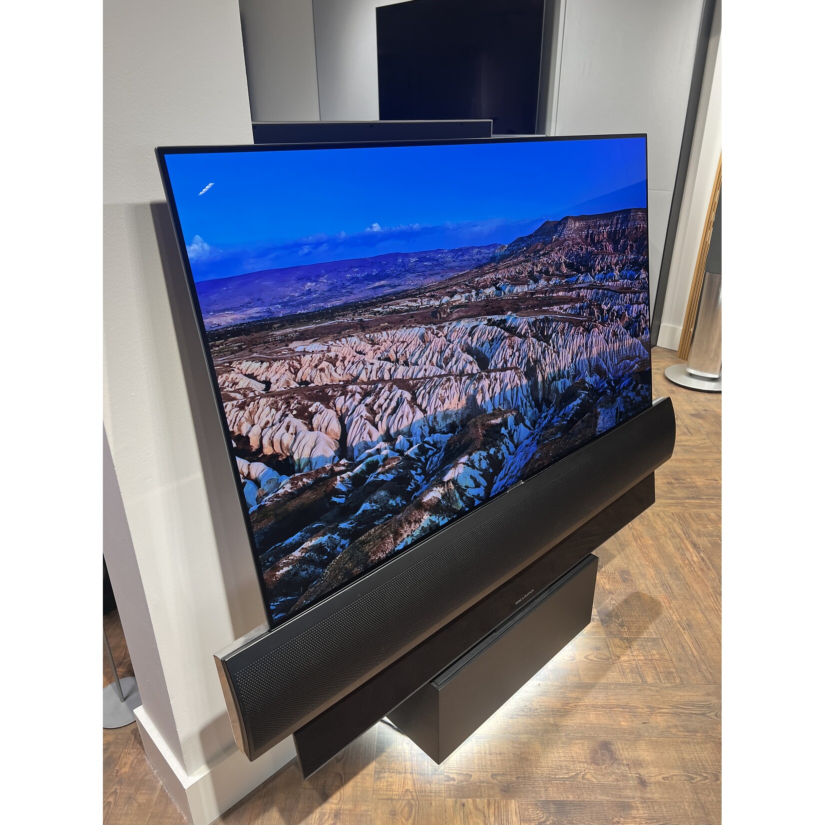 Bang & Olufsen Bang & Olufsen Beovision Eclipse 55 – Aluminium front - Brons, zwart of zilver