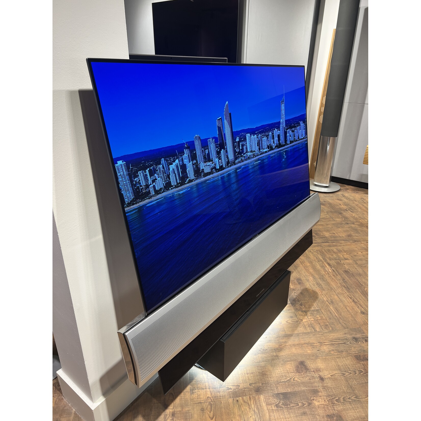 Bang & Olufsen Bang & Olufsen Beovision Eclipse 55 – Aluminium front - Brons, zwart of zilver