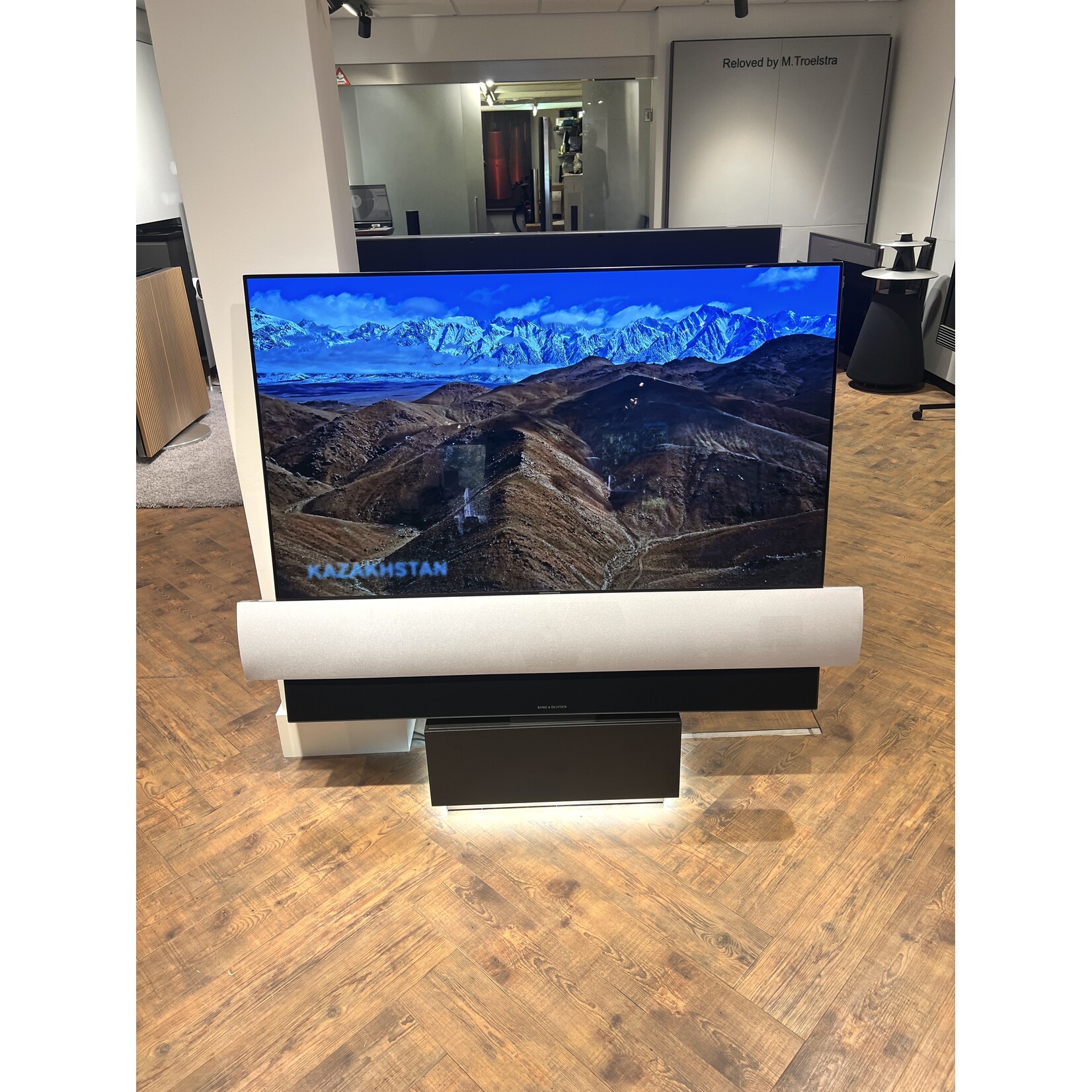 Bang & Olufsen Bang & Olufsen Beovision Eclipse 55 – Stoffen front - Grijs, groen of bruin