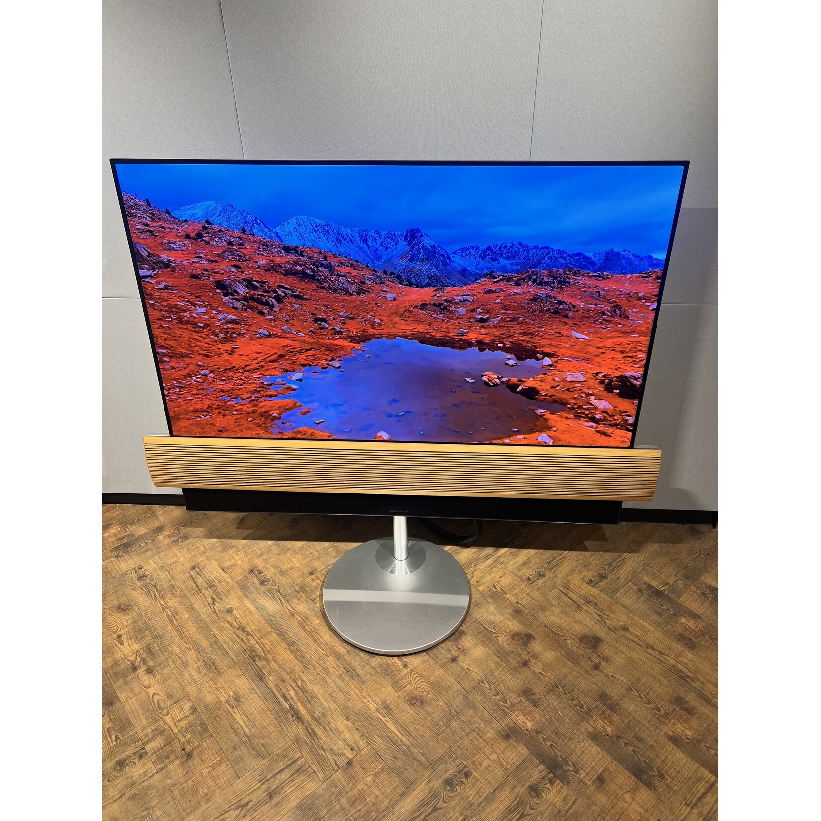 Bang & Olufsen Beovision Eclipse 65 - Oak