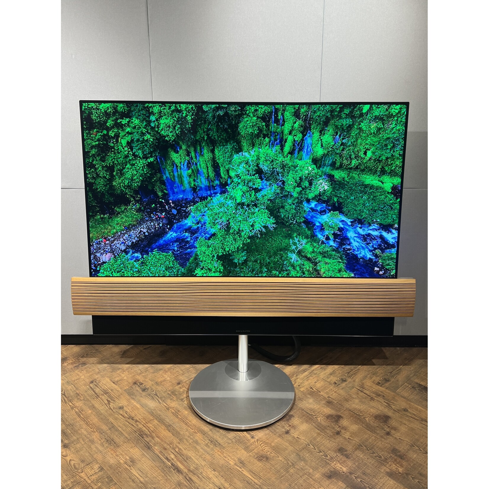 Bang & Olufsen Beovision Eclipse 65 - Oak