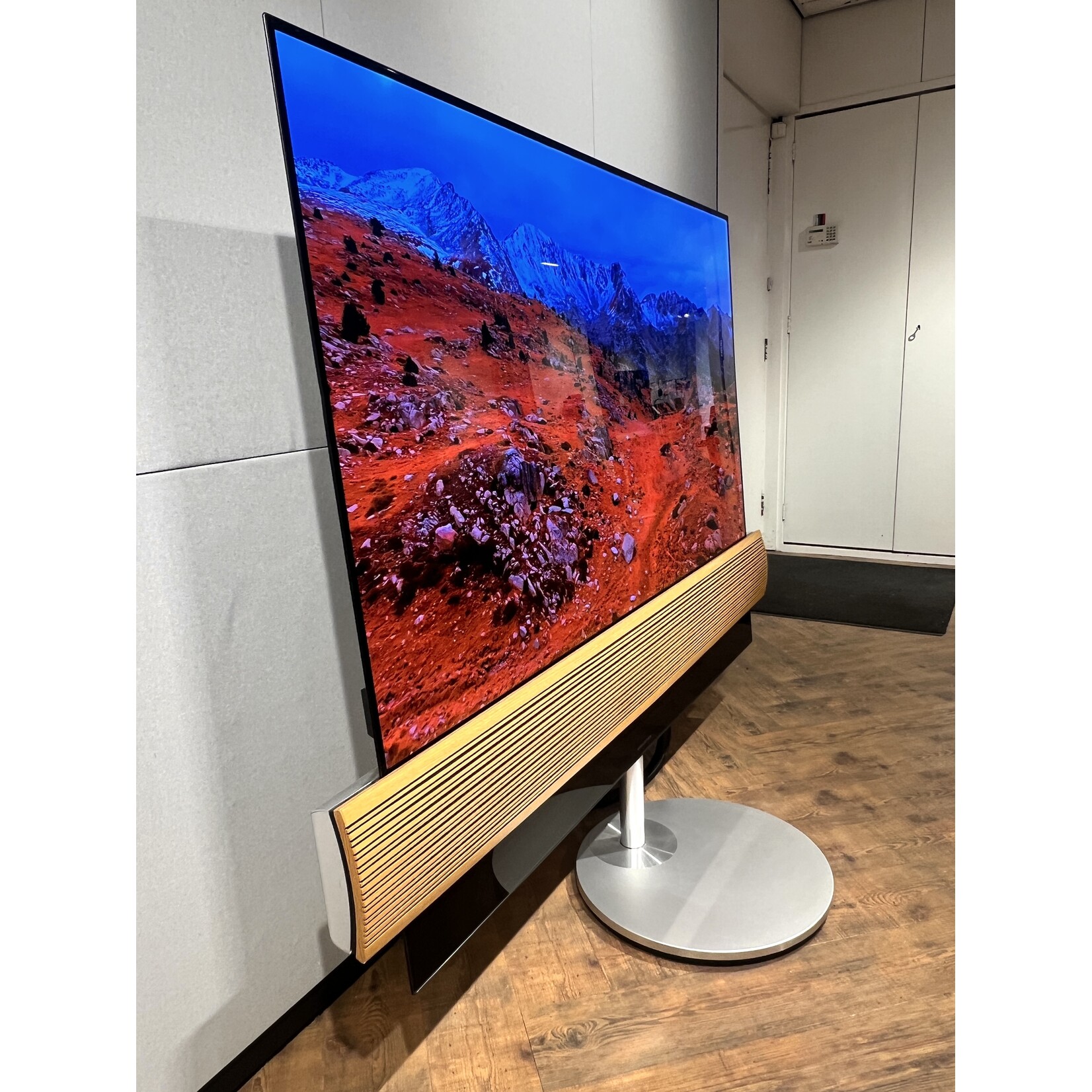 Bang & Olufsen Beovision Eclipse 65 - Oak
