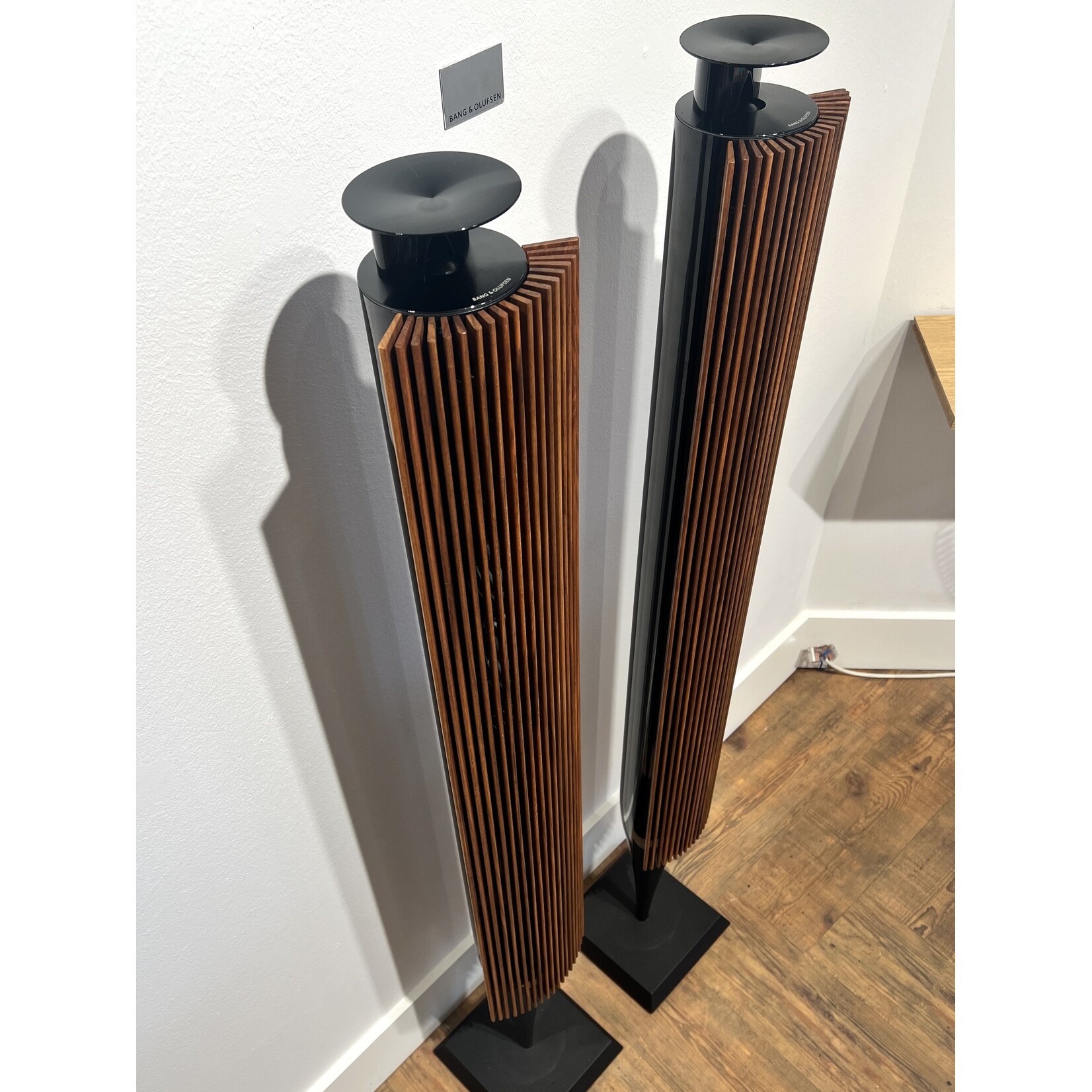 Bang & Olufsen Beolab 18 - Piano Black / Walnoot