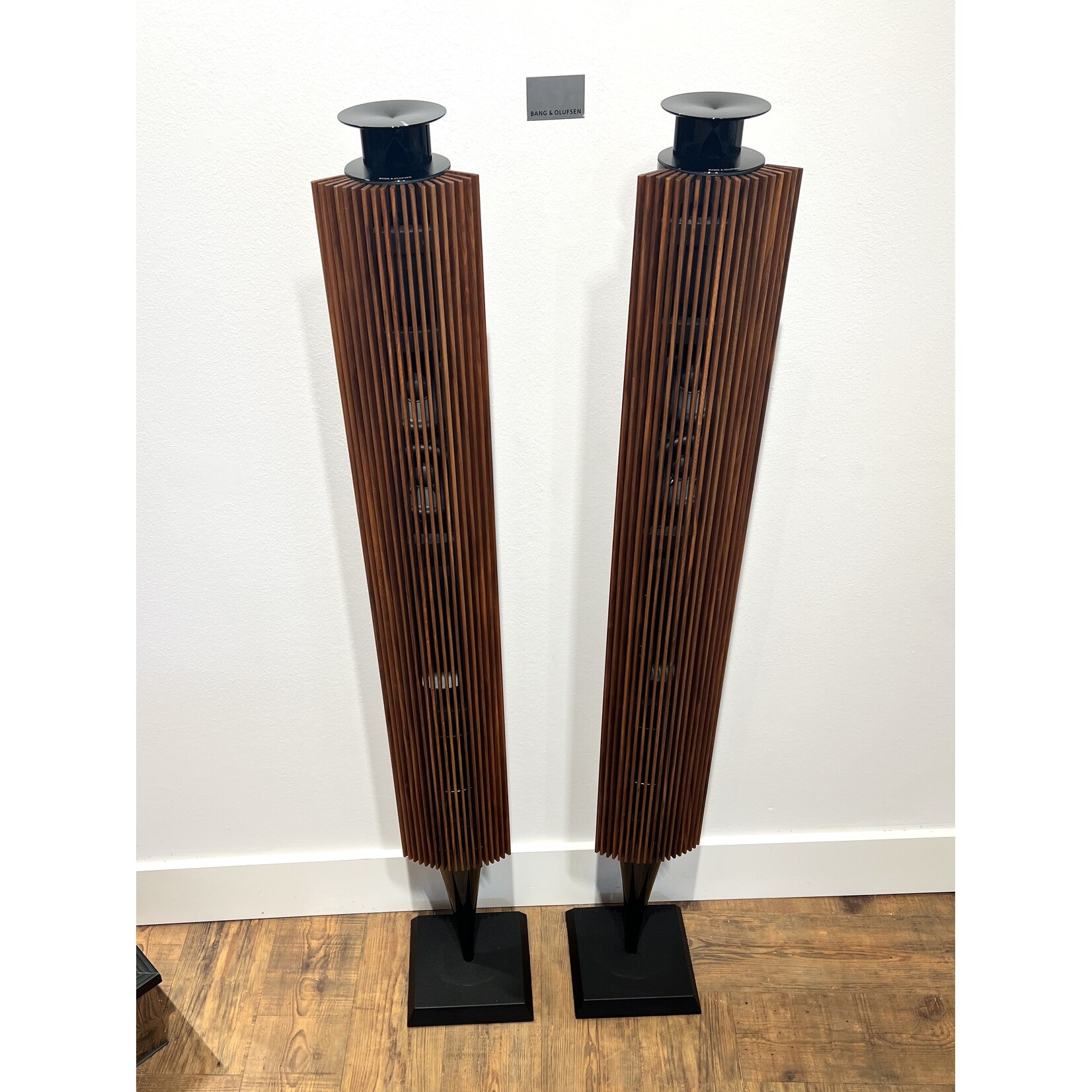 Bang & Olufsen Beolab 18 - Piano Black / Walnoot