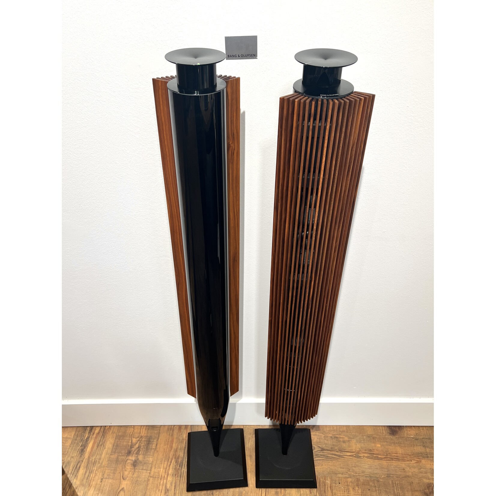 Bang & Olufsen Beolab 18 - Piano Black / Walnoot