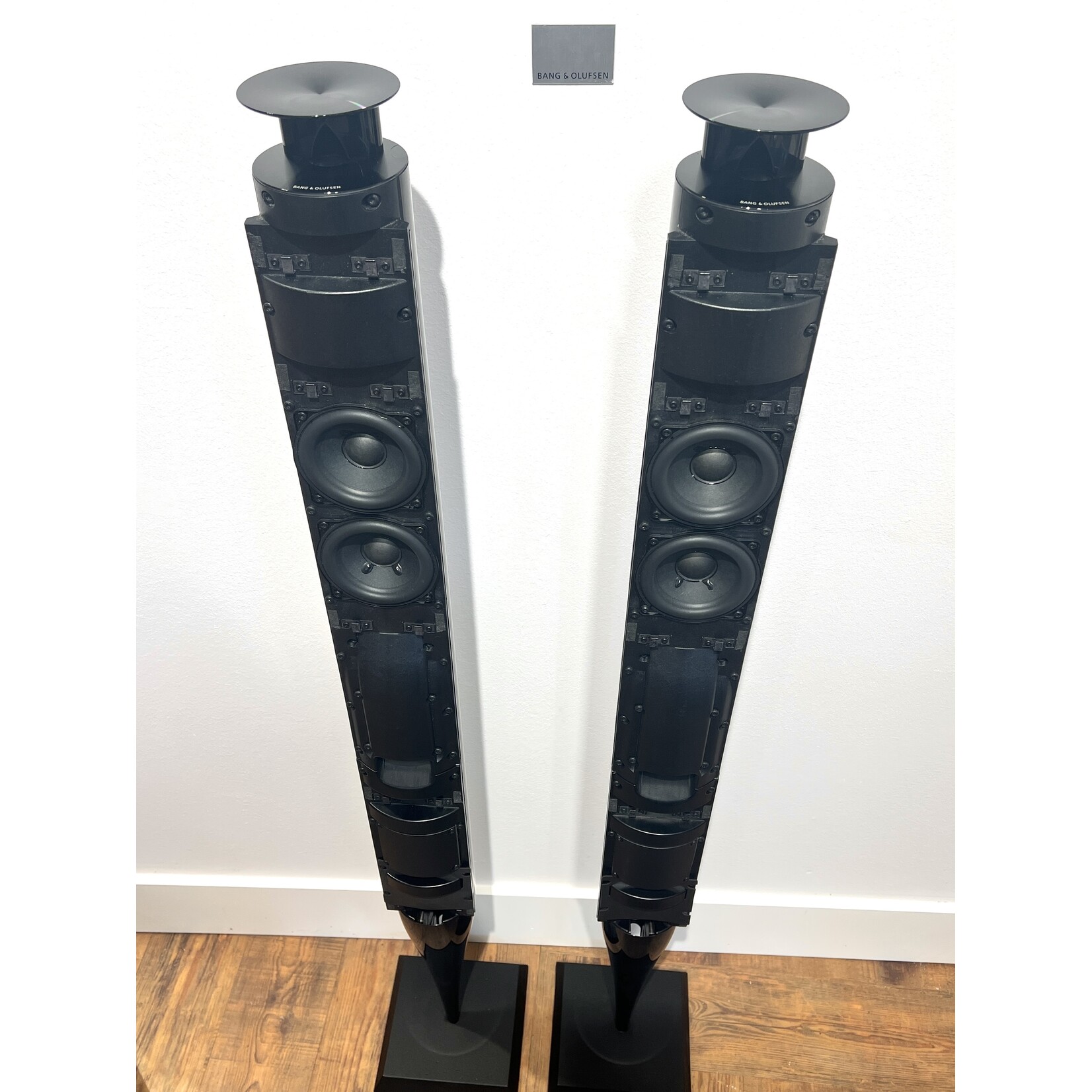 Bang & Olufsen Bang & Olufsen - Beolab 18 - Piano Black - White Covers