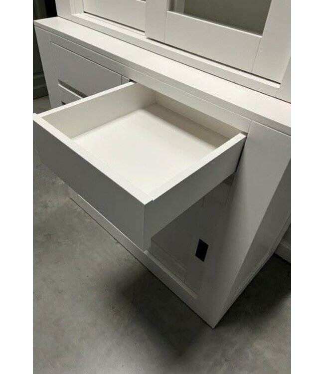 Witte strakke buffetkast Petten 240cm