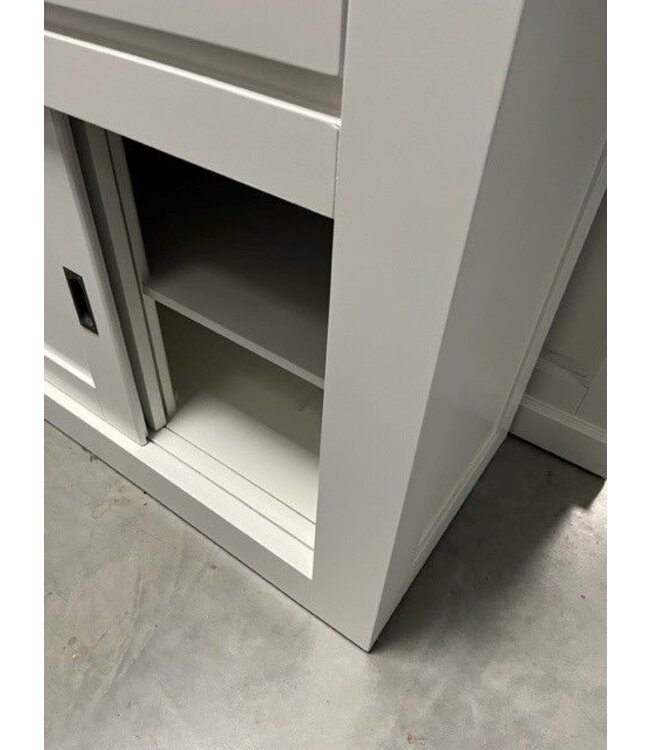 Buffetkast wit Vaassen greeploos 180cm dichte zijdeuren