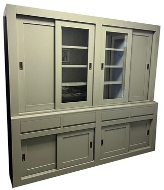 Kasten van de Koning Buffetkast Engels groen Grathem  greeploos 240 x 220cm