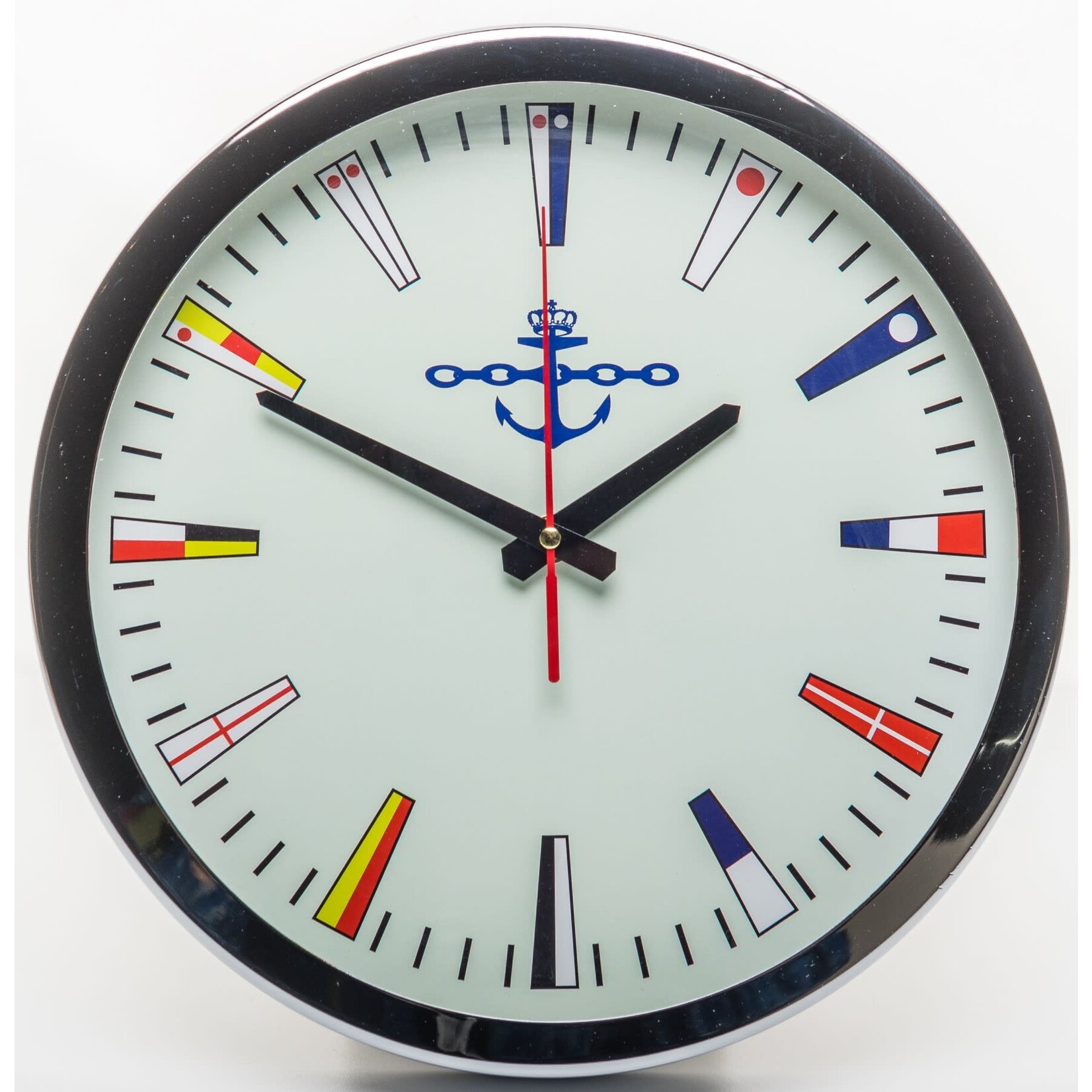 Horloge murale avec drapeaux de signalisation