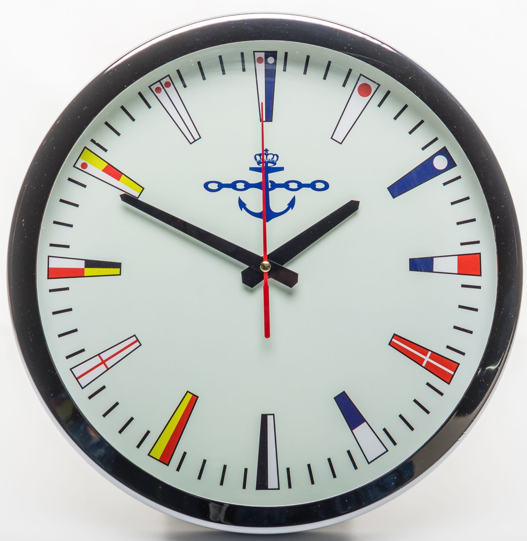 Wandklok met seinvlaggen