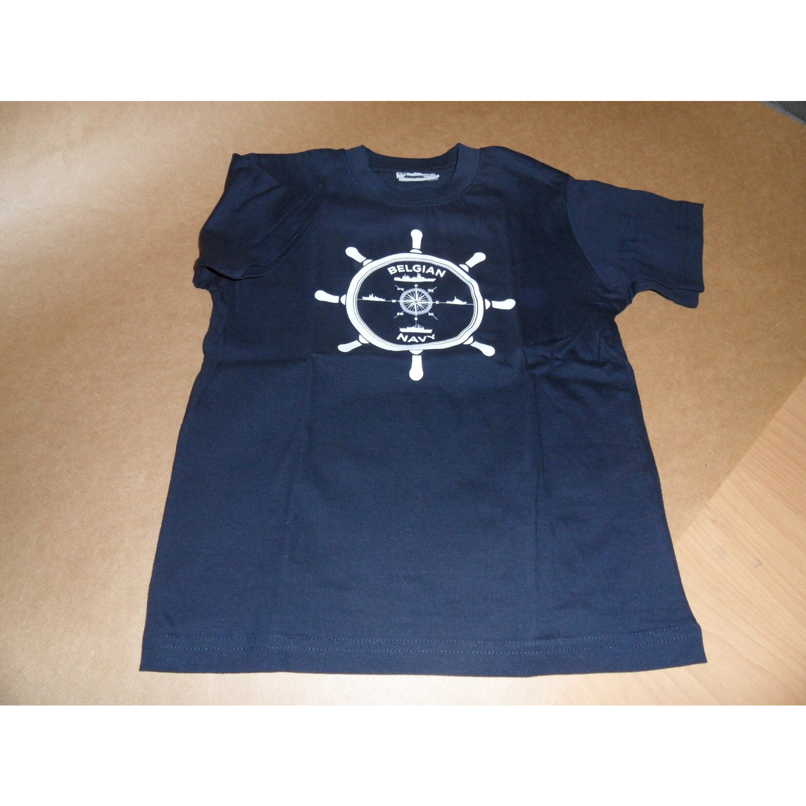 T-shirt bleu avec vollant de bateau