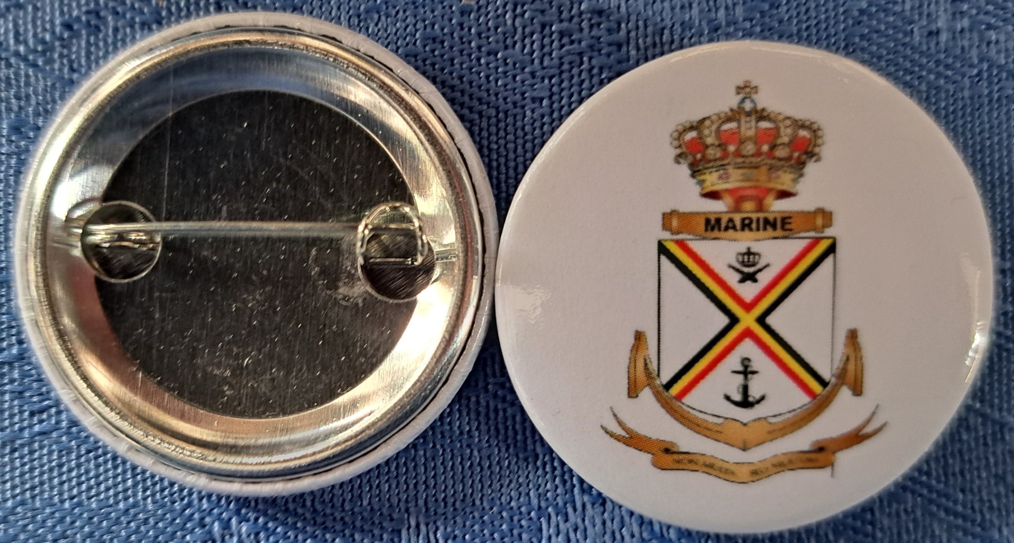 Buttons speld Marine