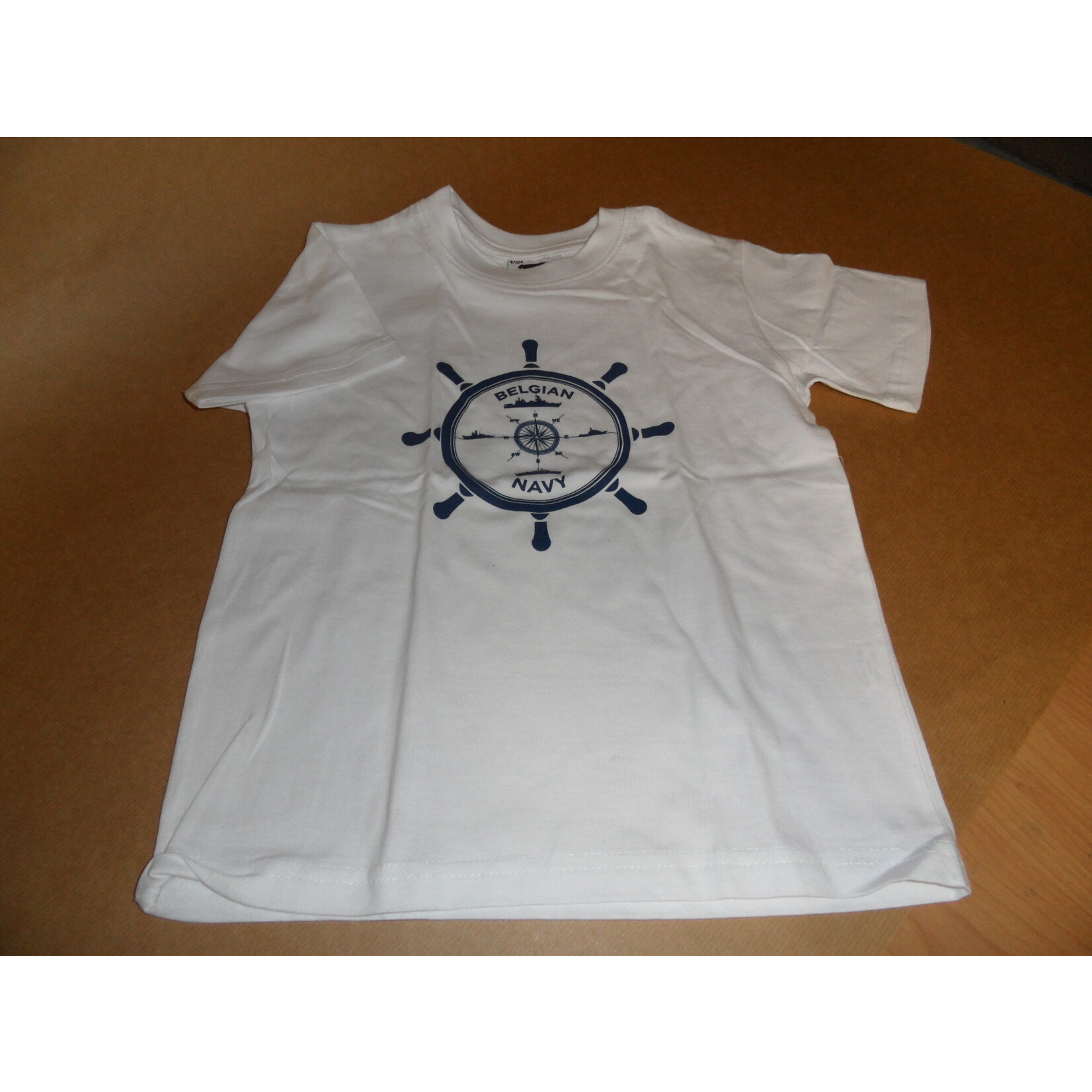 T-shirt blanc avec volant de bateau