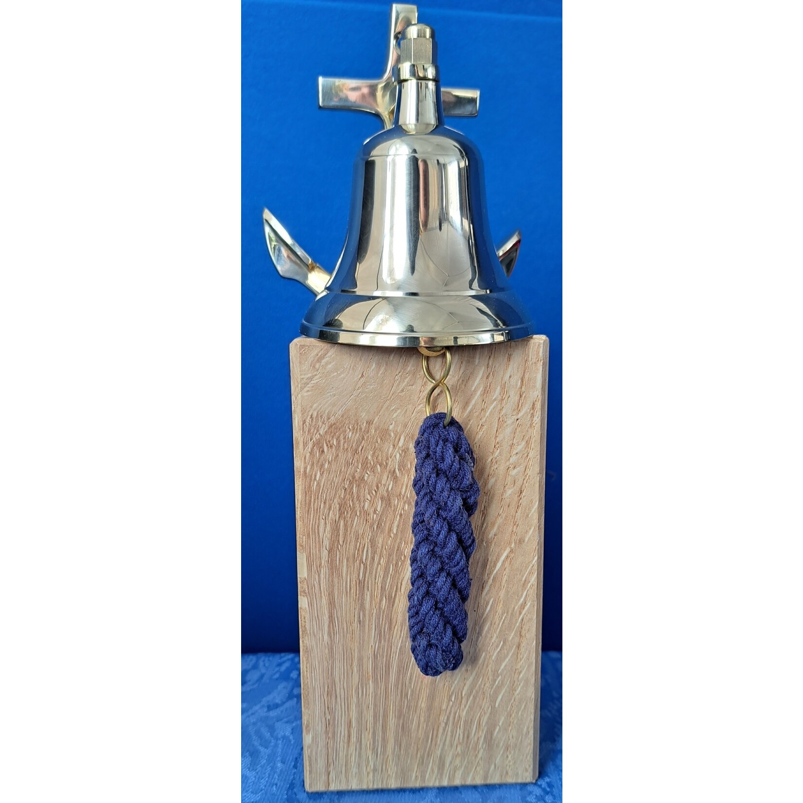 Cloche de navire avec ancre