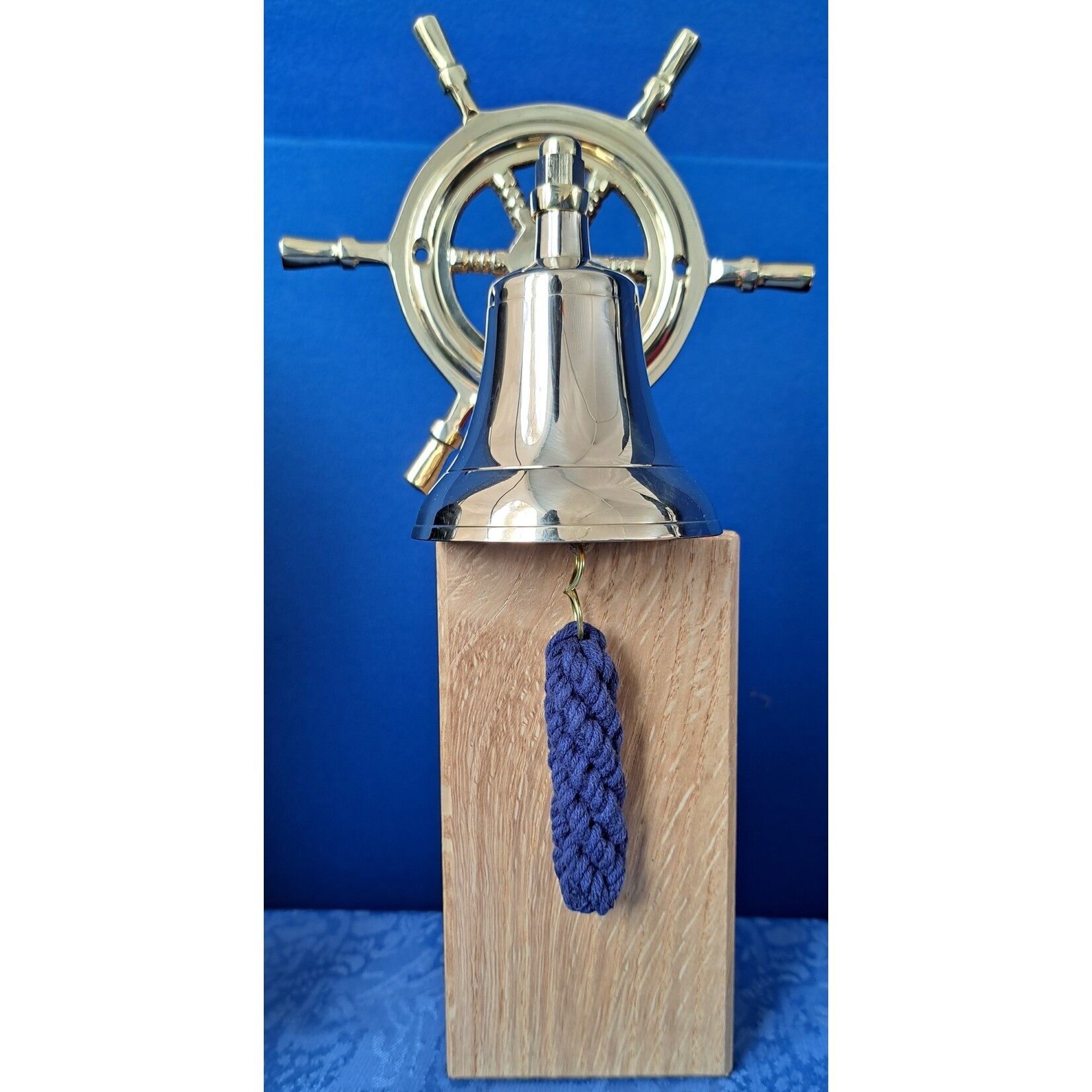 Cloche de navire avec support mural et gouvernail