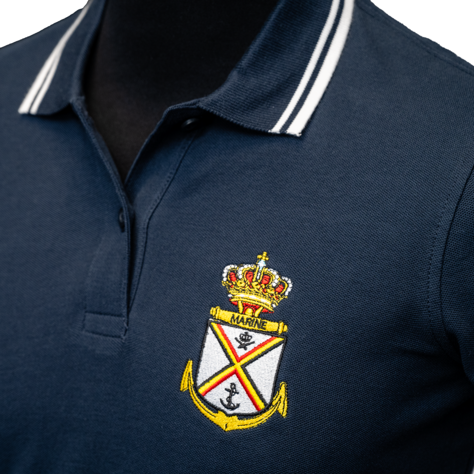 Polo femme à manches courtes avec bordure contrastée brodée avec l'écusson Marine