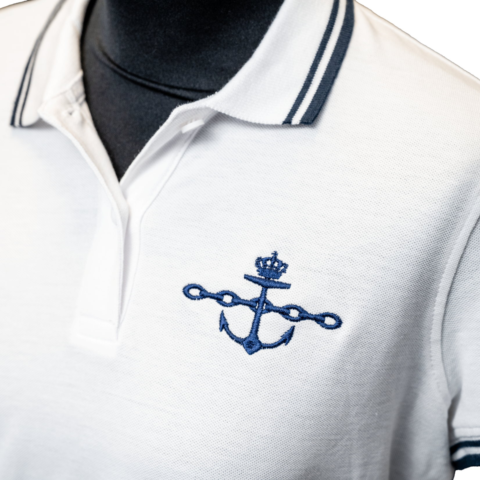 Polo femme à manches courtes avec bordure contrastée brodée avec le logo de l'Association d'entraide de la Marine