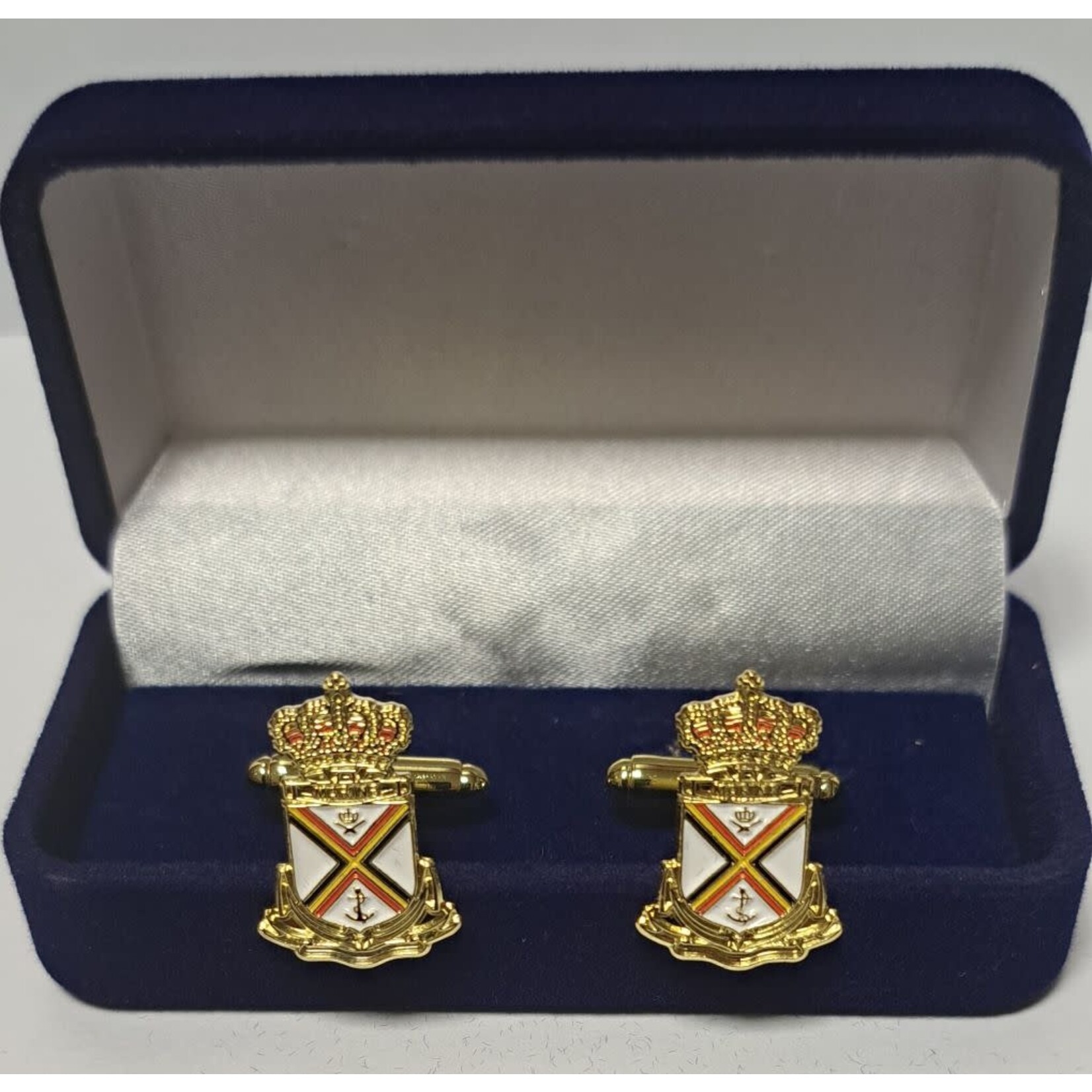 Boutons de manchette dans un emballage luxueux