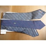 Cravate grise avec drapeaux de signalisation en soie