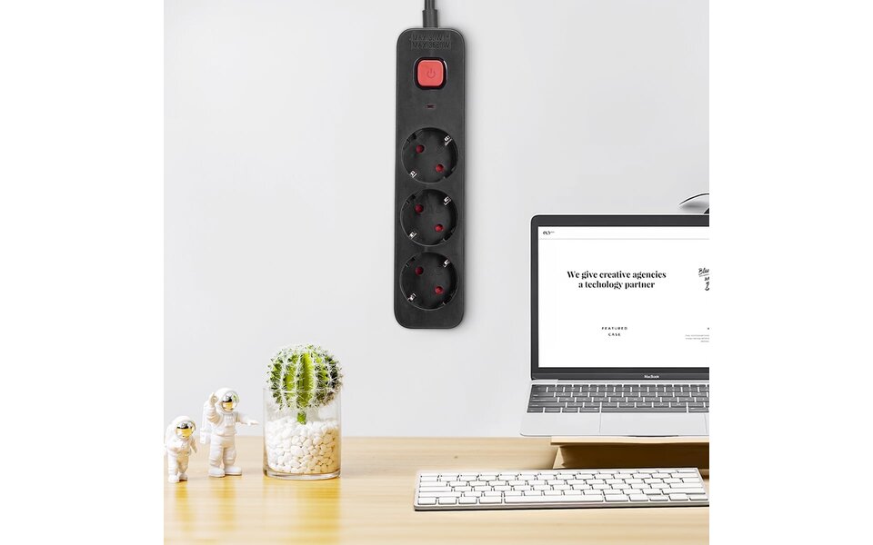 HLW LED Aigi Quino Power Strip with Switch 3680W - 3 Outlets, Extension Cord & LED Accessories HLW LED Aigi Quino Power Strip with Switch 3680W - 3 Outlets, Extension Cord & LED Accessories