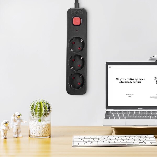 HLW LED Aigi Quino Power Strip with Switch 3680W - 3 Outlets, Extension Cord & LED Accessories