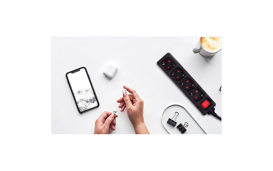 HLW LED Aigi Quino Power Strip with Switch - 3680W LED Accessories - 3m Extension