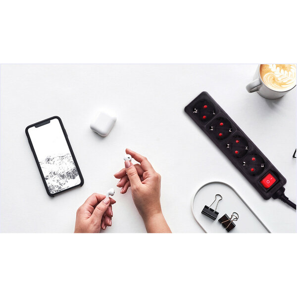 HLW LED Aigi Quino Power Strip with Switch - 3680W LED Accessories - 3m Extension