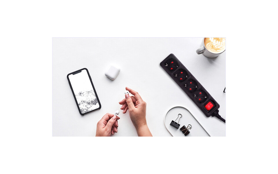 HLW LED Aigi Quino Stekkerdoos met Schakelaar - 3 Stopcontacten, 3m Verlengsnoer, 3680W