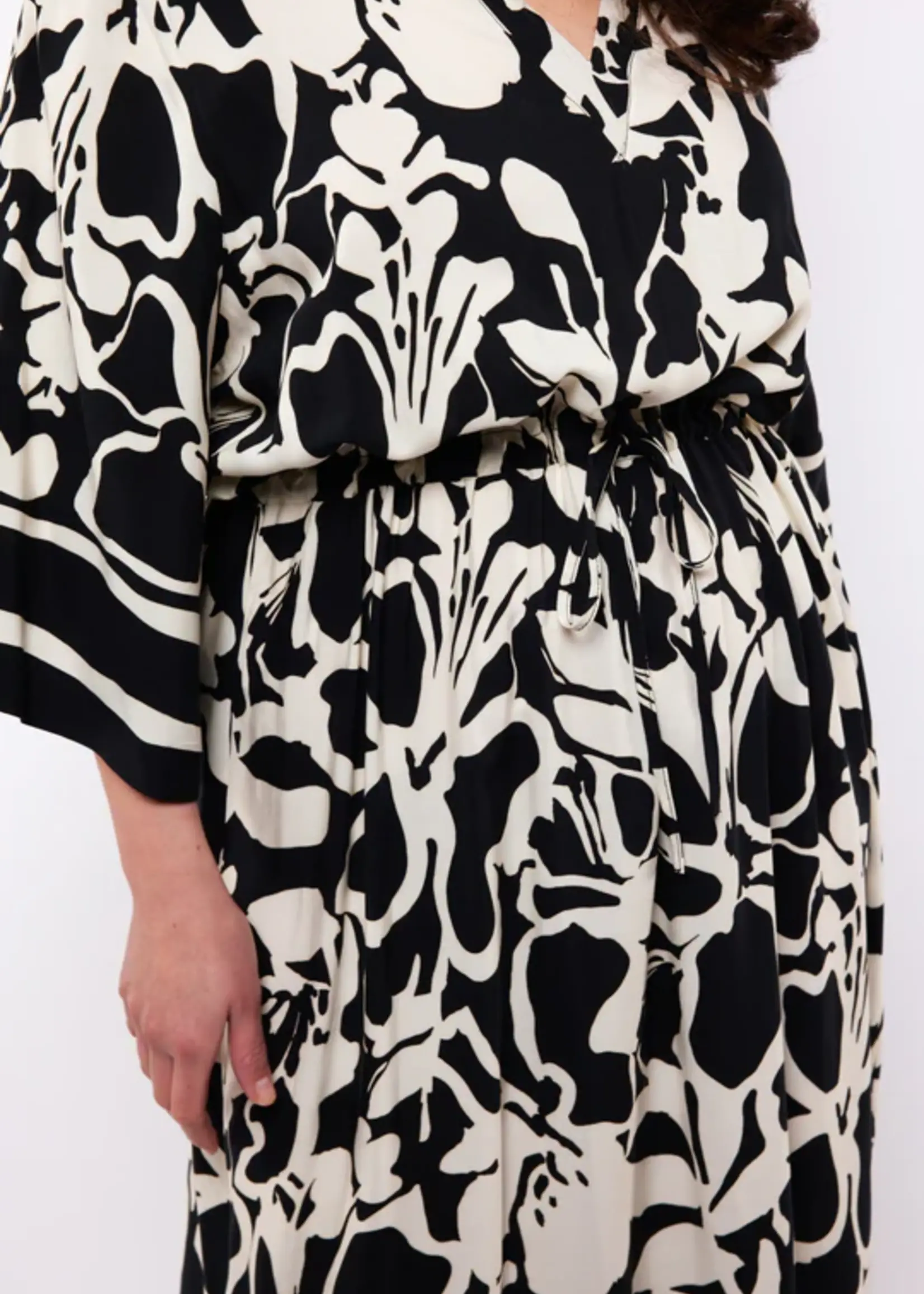 Exxcellent Soraya Dress Black/Ecru Maa t 44