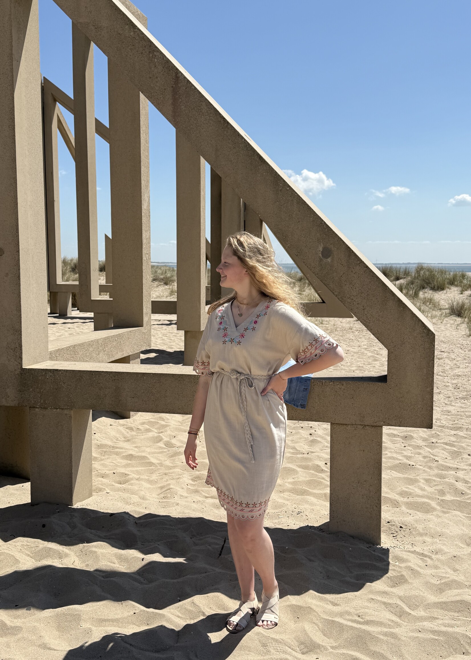 C&S The Label Almada Dress Sand Maat XL