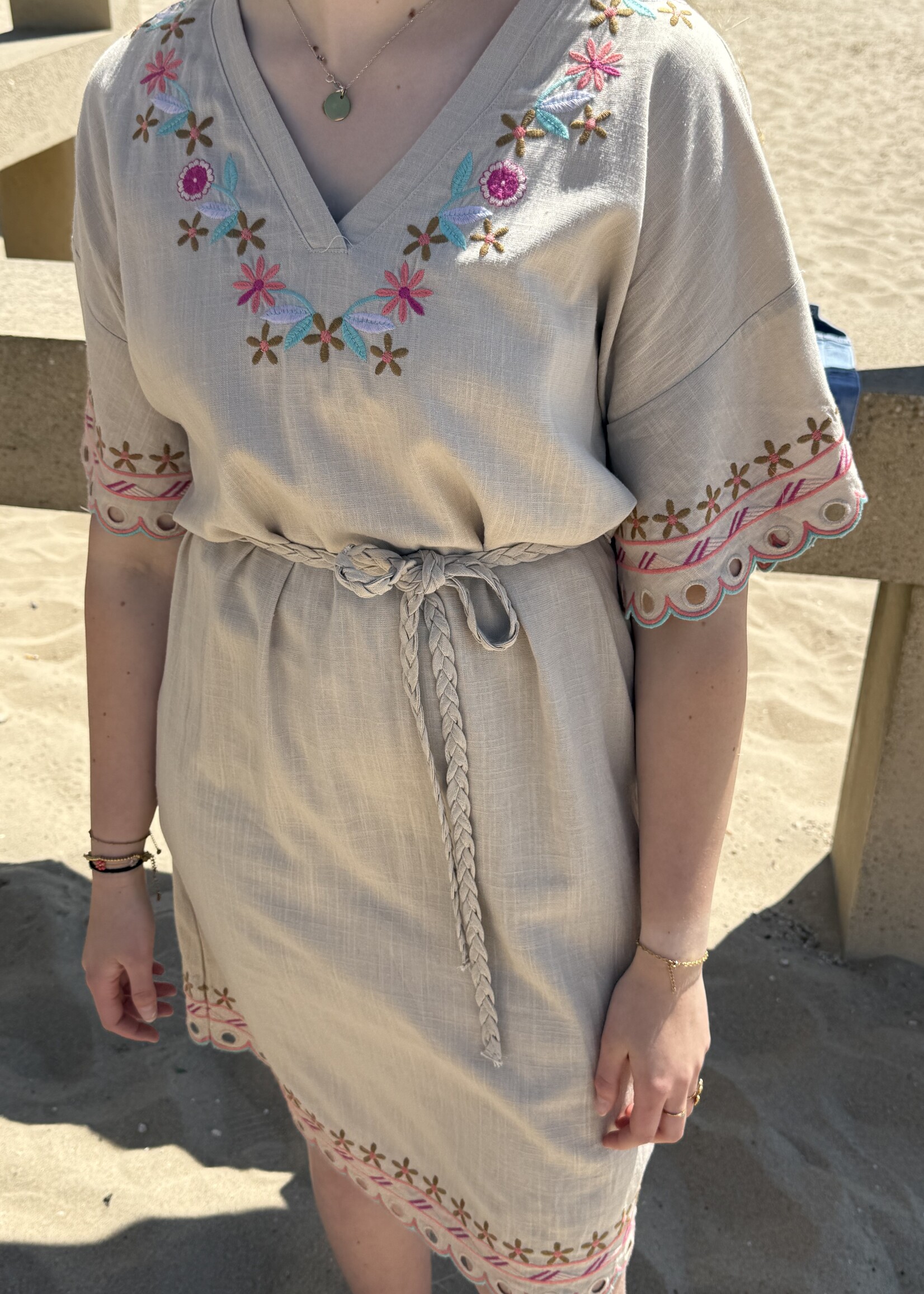 C&S The Label Almada Dress Sand Maat XL