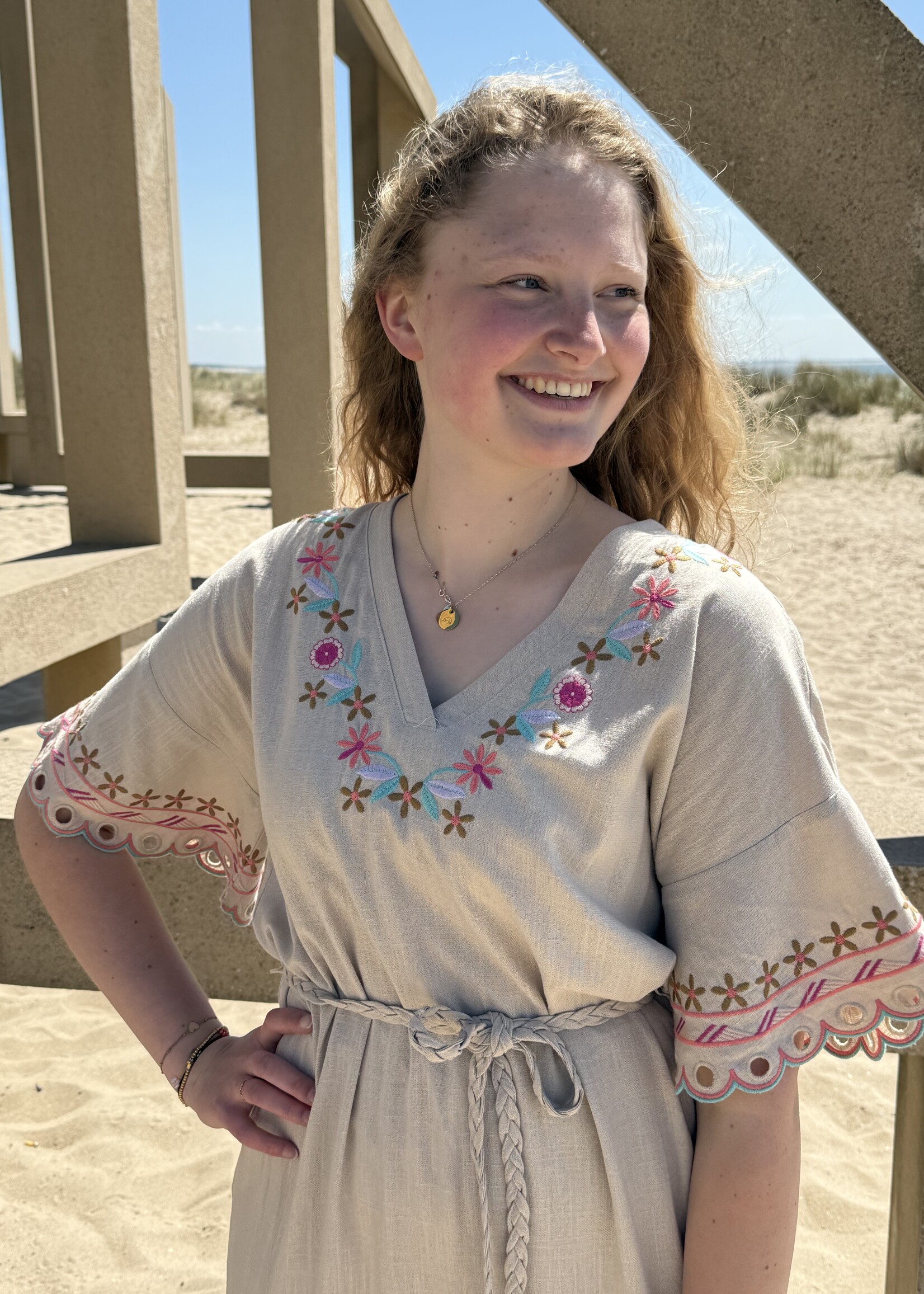 C&S The Label Almada Dress Sand Maat XL