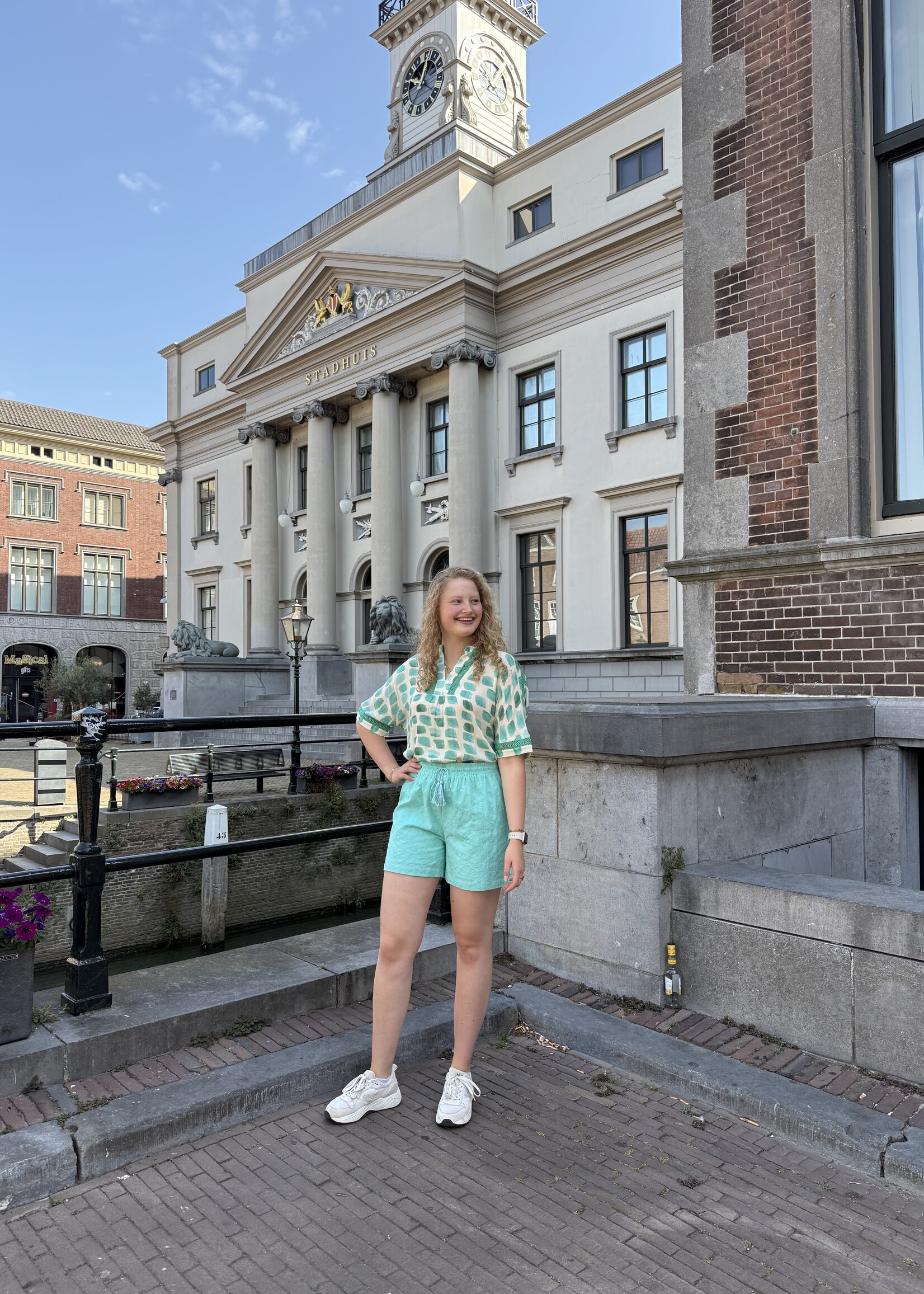 C&S The Label Madrid short Pool Blue