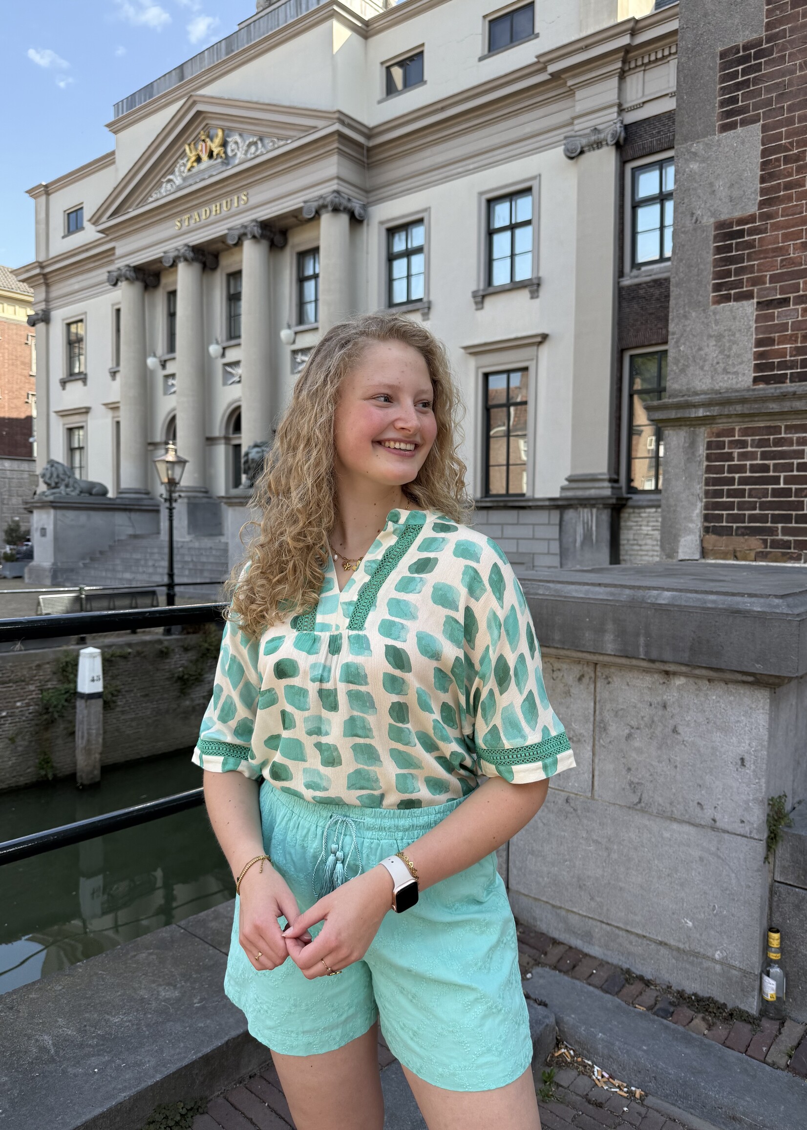 C&S The Label Madrid short Pool Blue