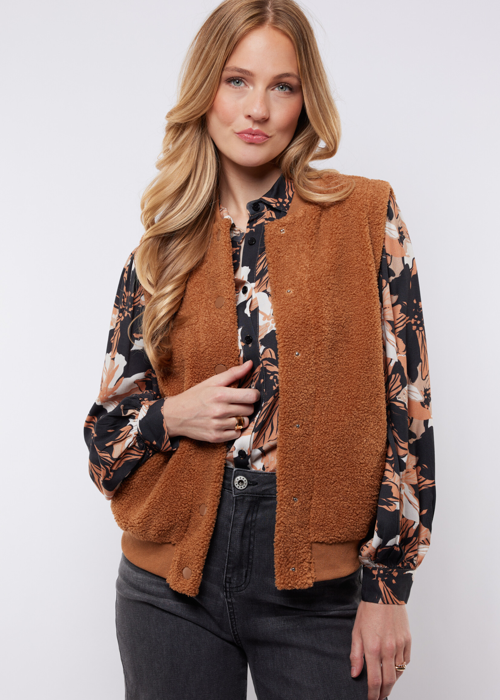C&S The Label Giselle Gilet Cognac