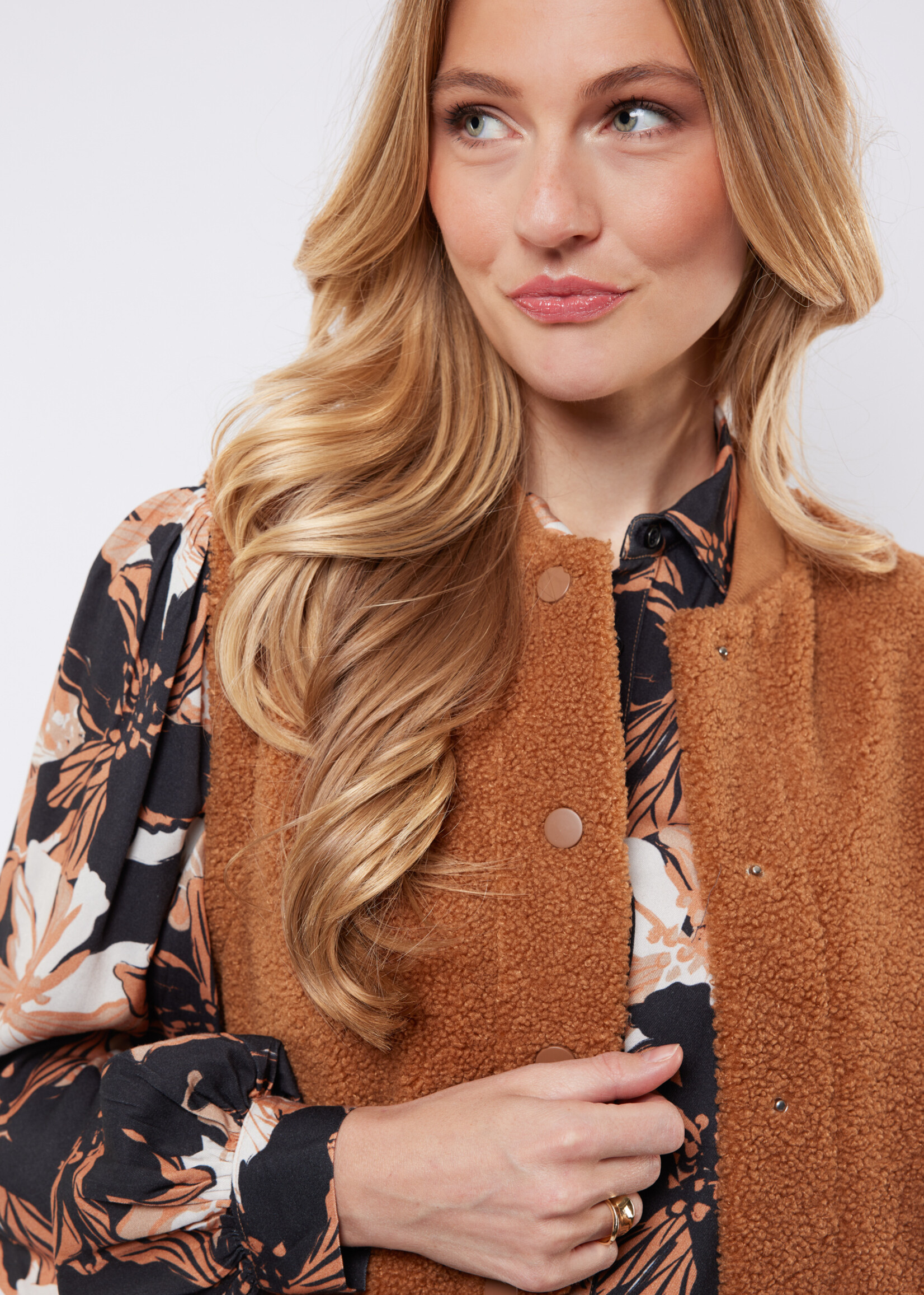 C&S The Label Giselle Gilet Cognac