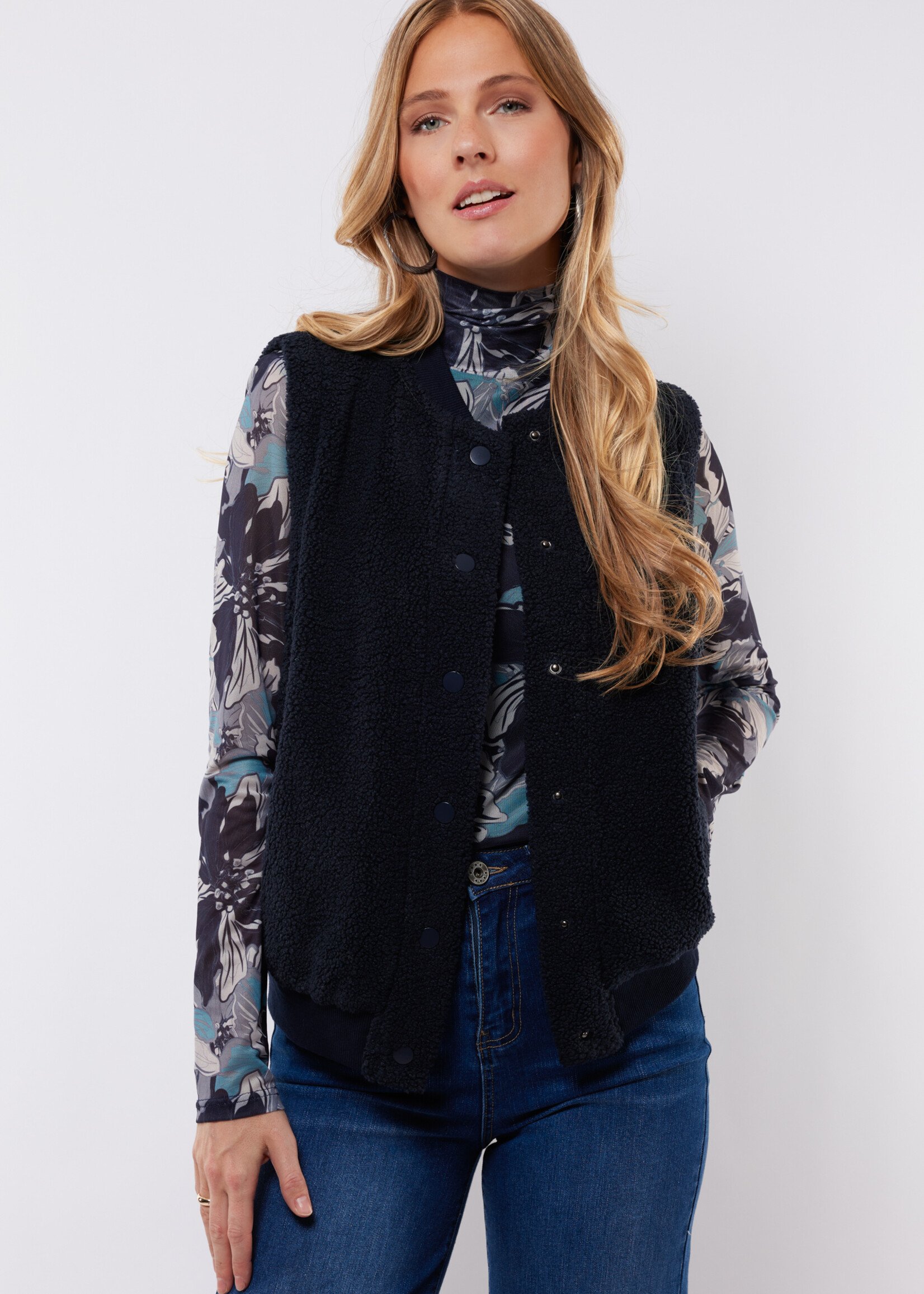 C&S The Label Giselle Gilet Midnight Blue