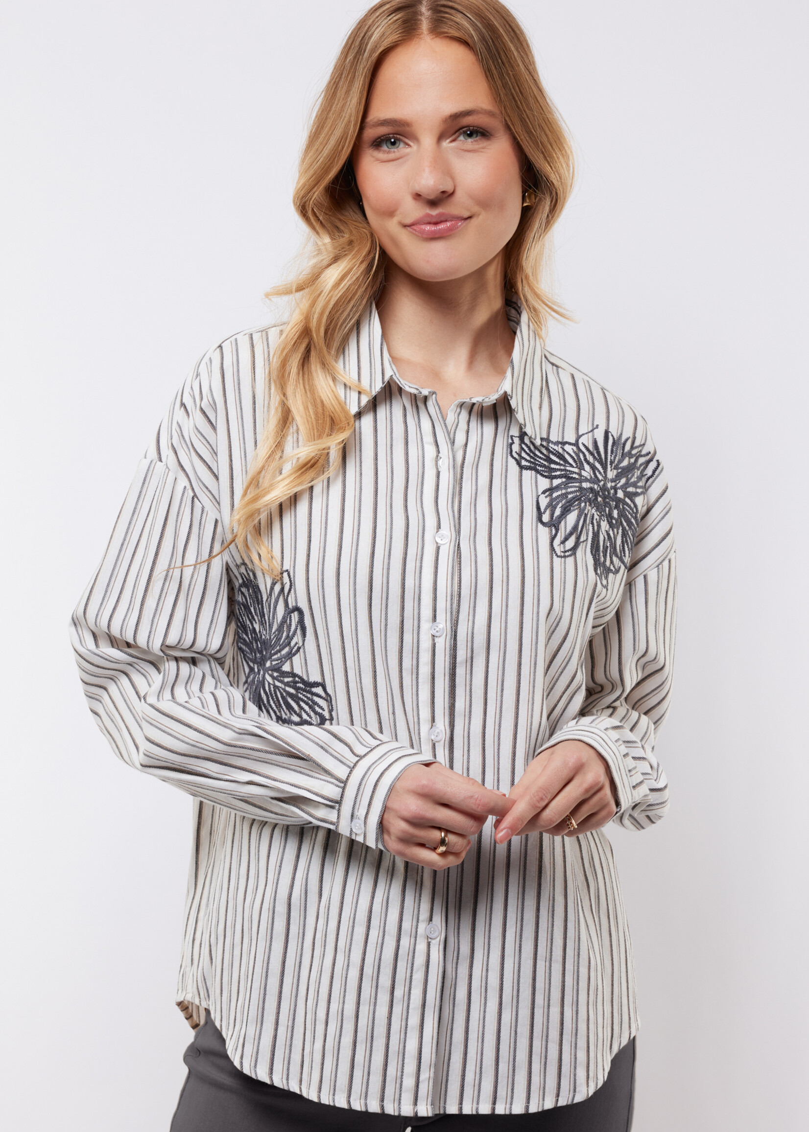 C&S The Label Lonneke Blouse Offwhite/Polignac  Maat S & M