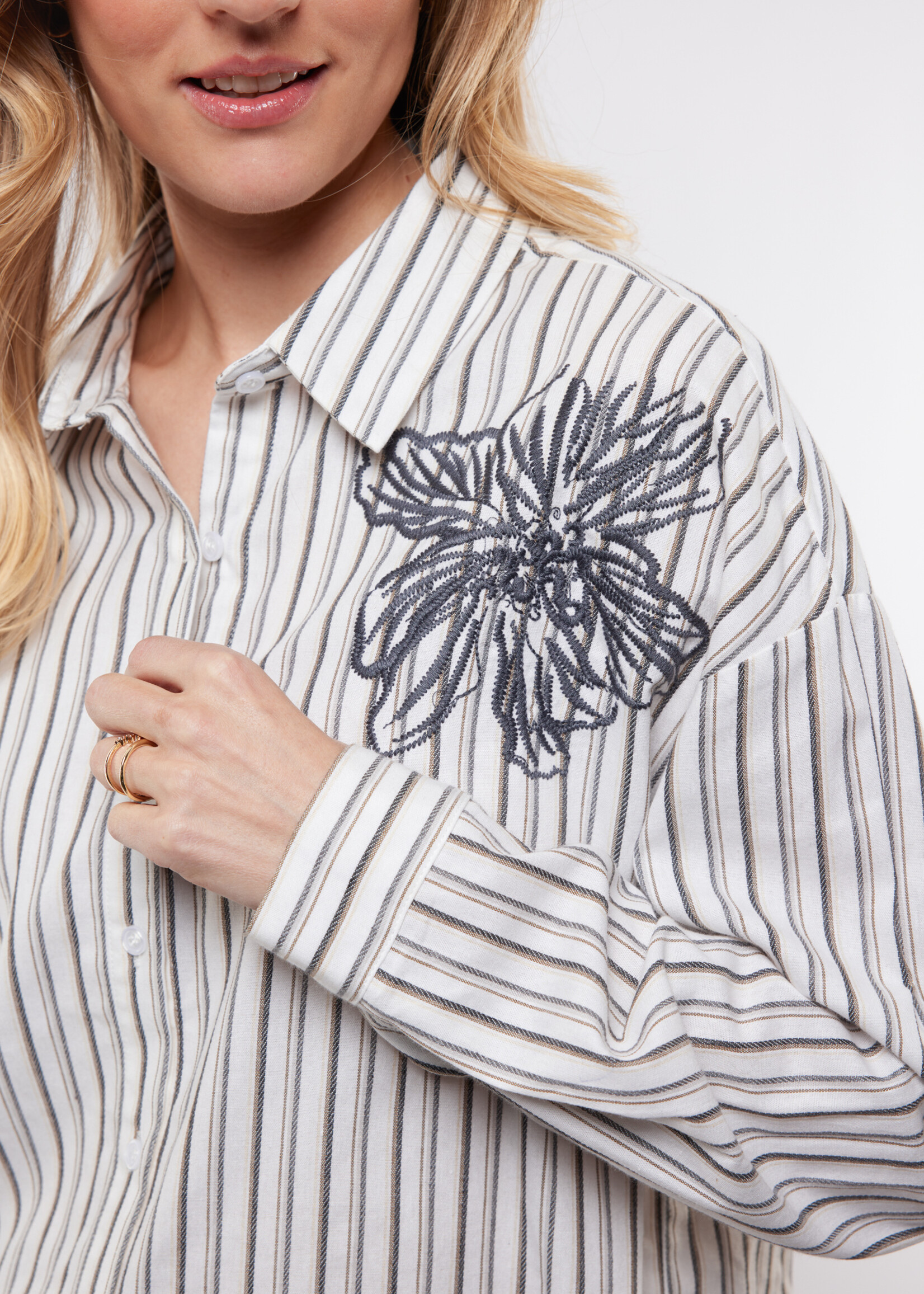 C&S The Label Lonneke Blouse Offwhite/Polignac  Maat S & M