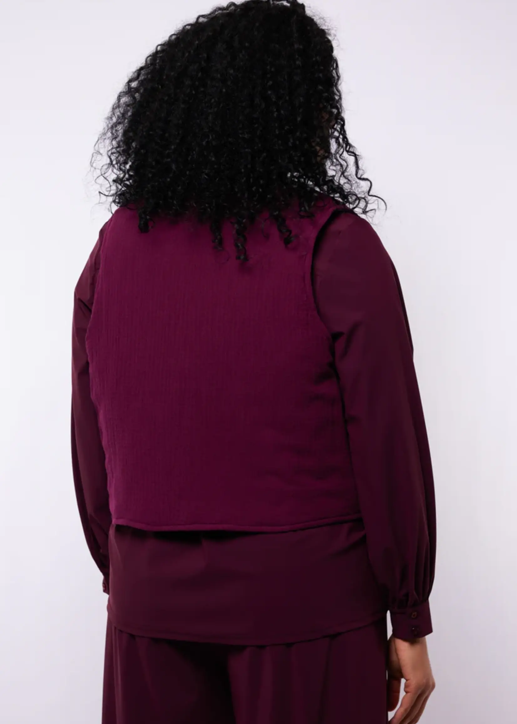 Exxcellent Jenna Gilet Mauve Wine