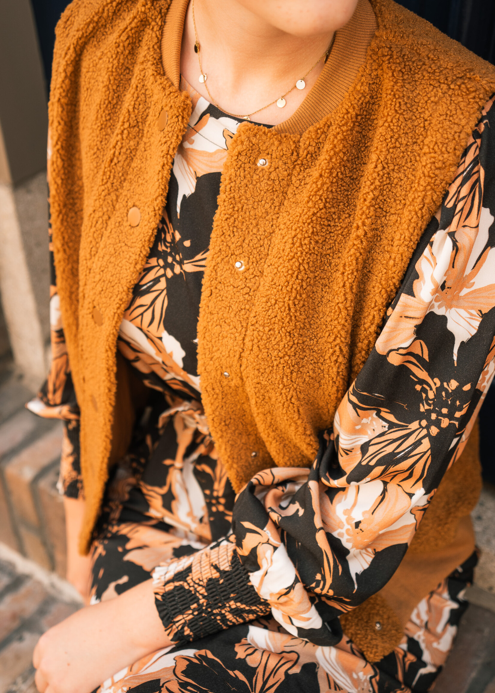 C&S The Label Giselle Gilet Cognac Maat L