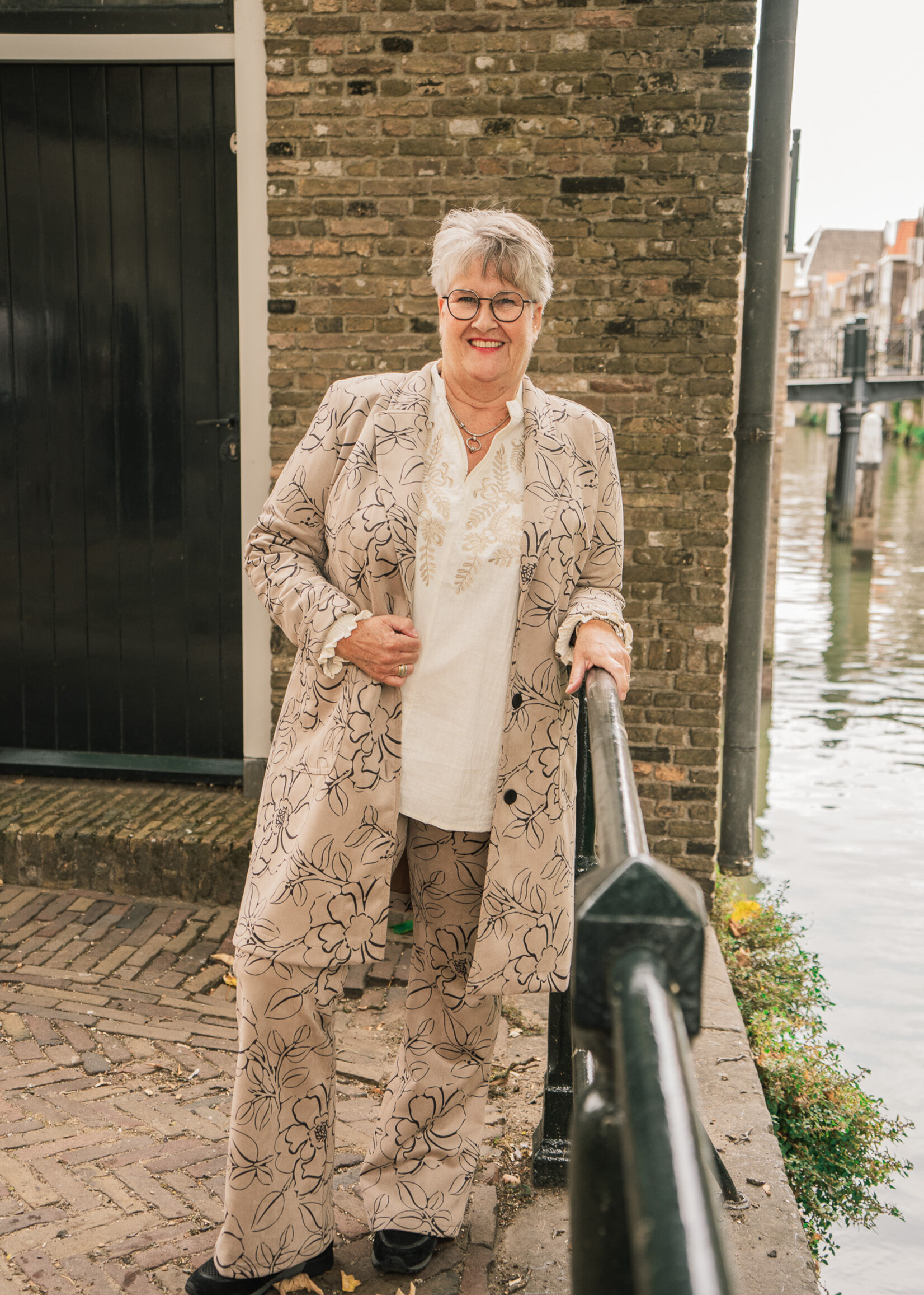 Ophilia Jolie 25W Scuba Suede Dessin Flower Sand Maat 1