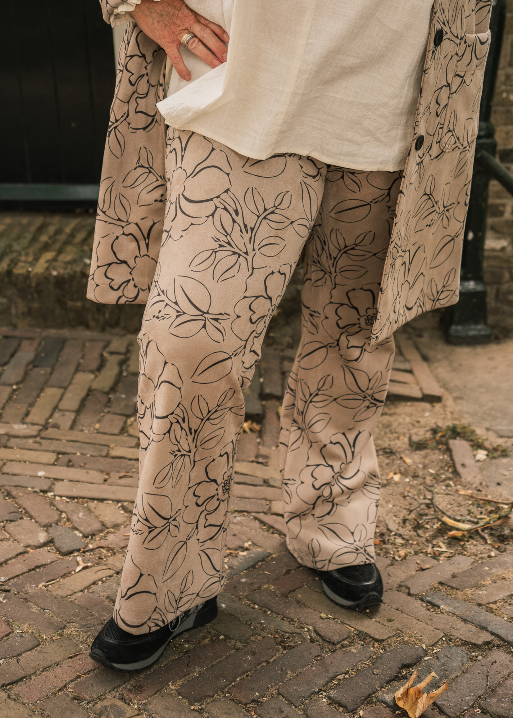 Ophilia Sem 25W Scuba Suede Dessin Flower Sand