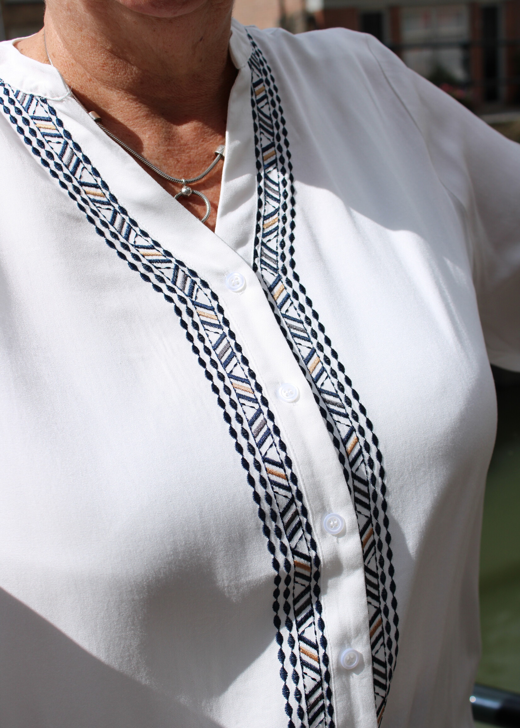 Exxcellent Kallie Blouse Offwhite