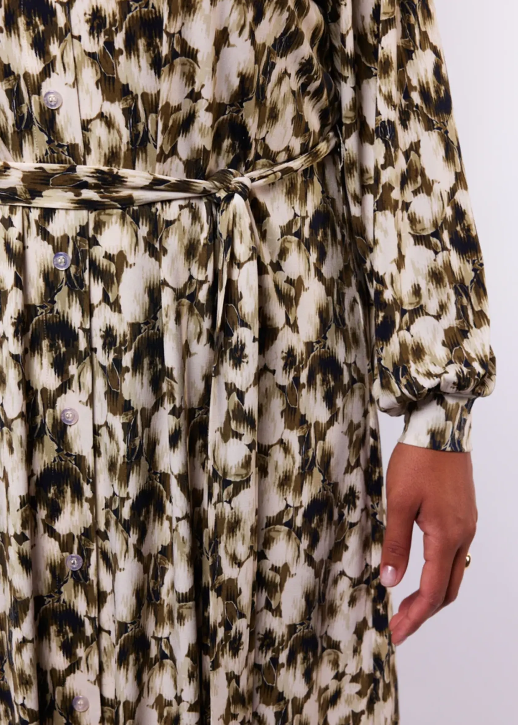 Exxcellent Claire Dress Sand/Olive Green