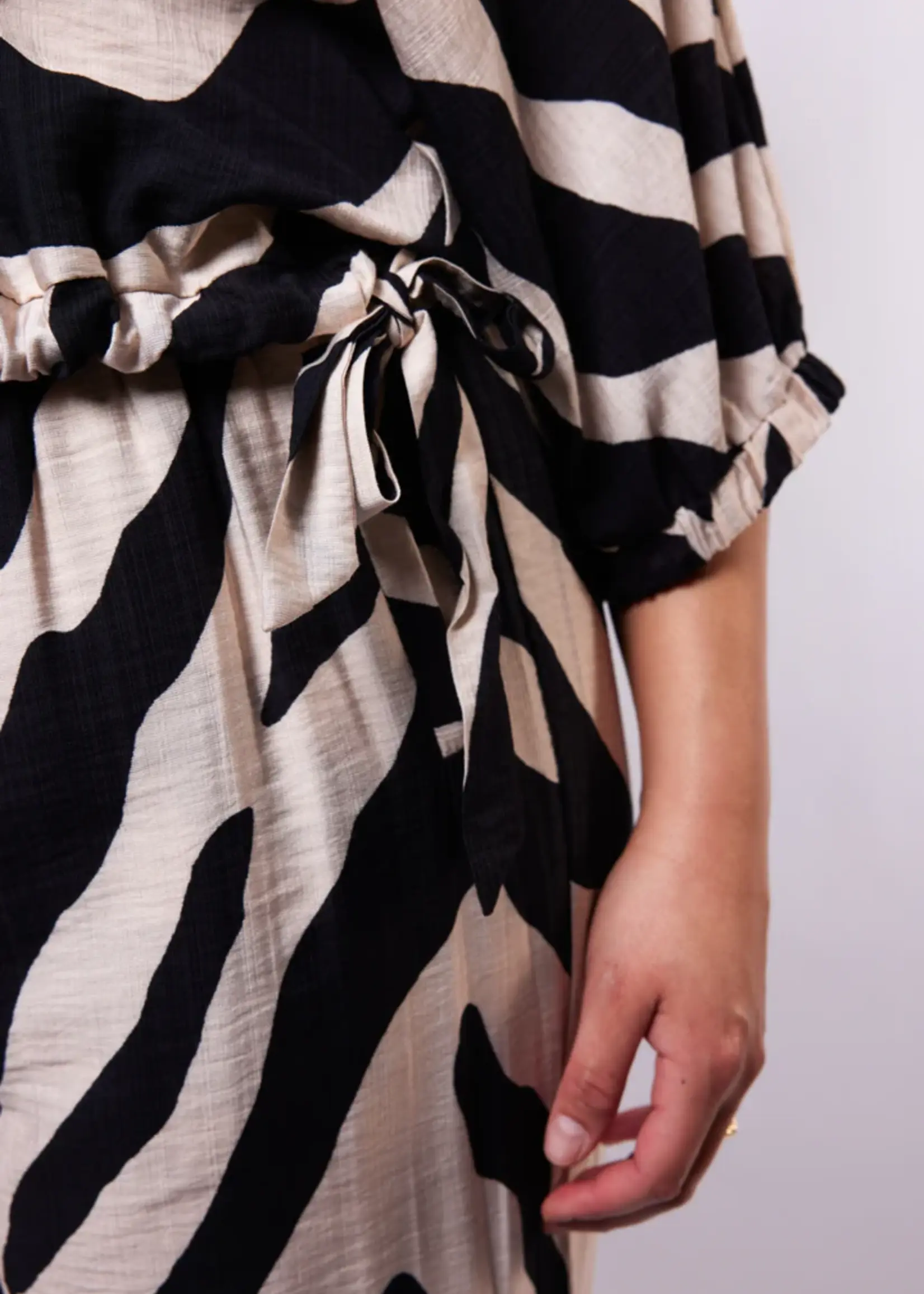 Exxcellent Aubriana Top Sand/Black